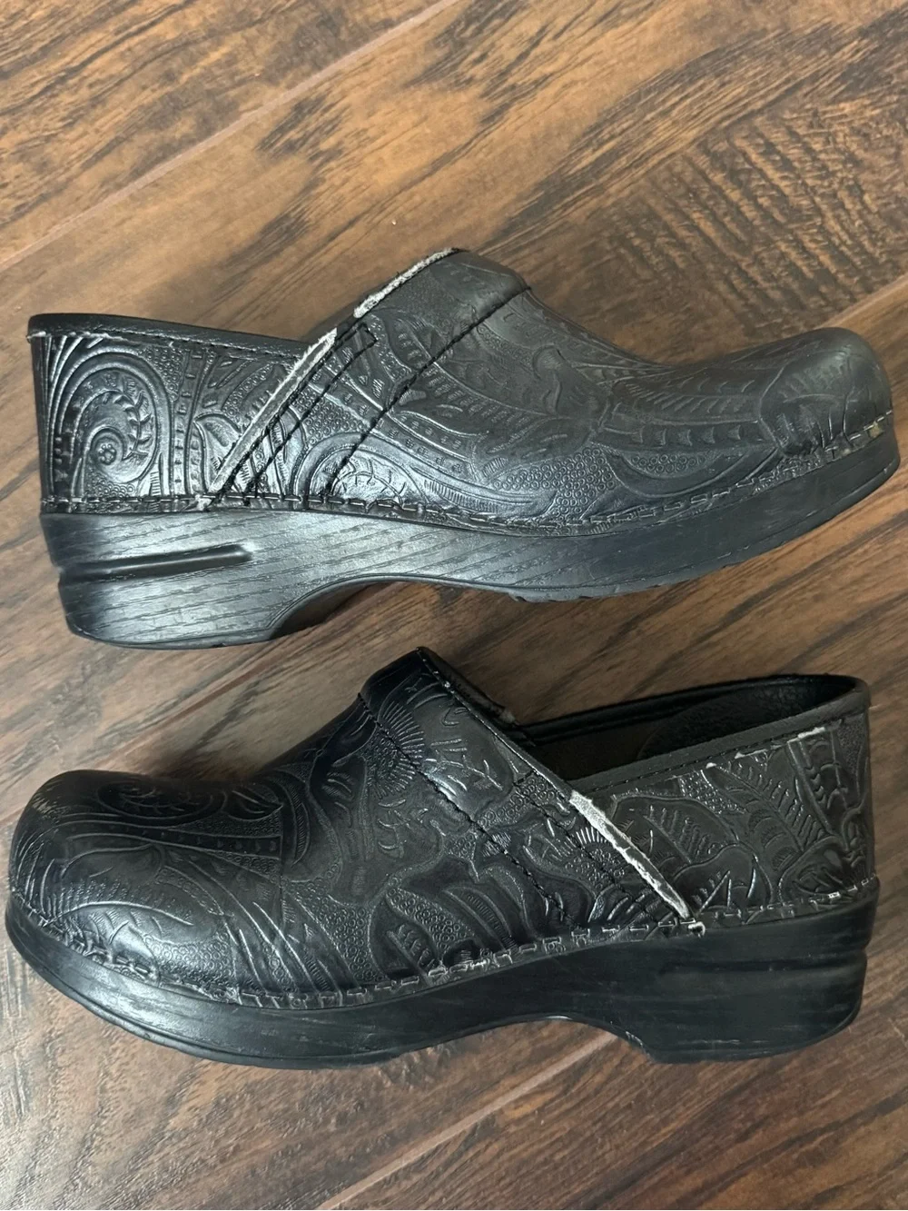 Dansko PROFESSIONAL TOOLED BLACK Womens Leather Slip On Clogs Shoes Size 38 - Picture 4 of 9